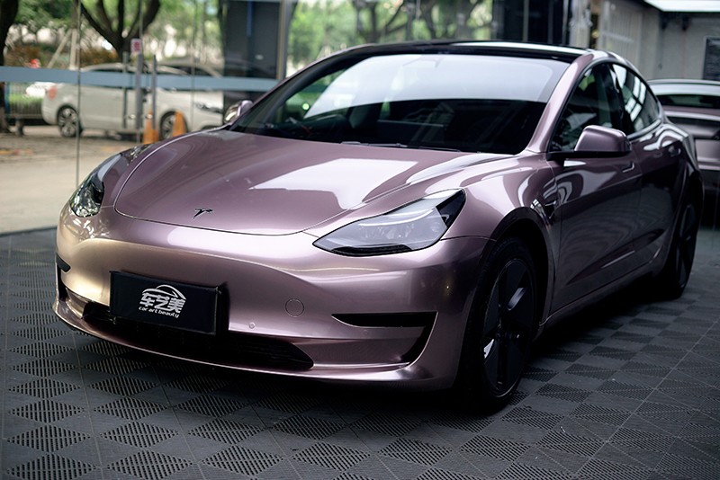 金属冰莓粉 | 特斯拉Model 3装贴改色膜效果