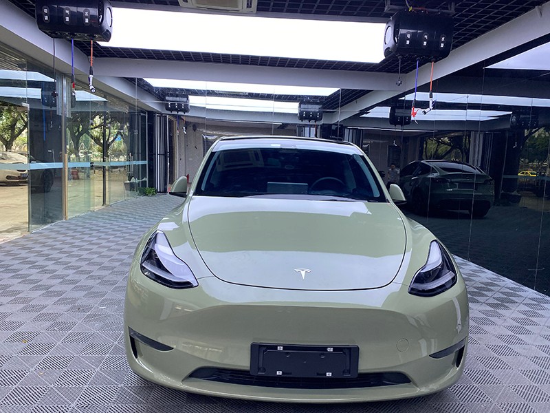 水晶卡其绿 | 特斯拉Model Y装贴改色膜效果
